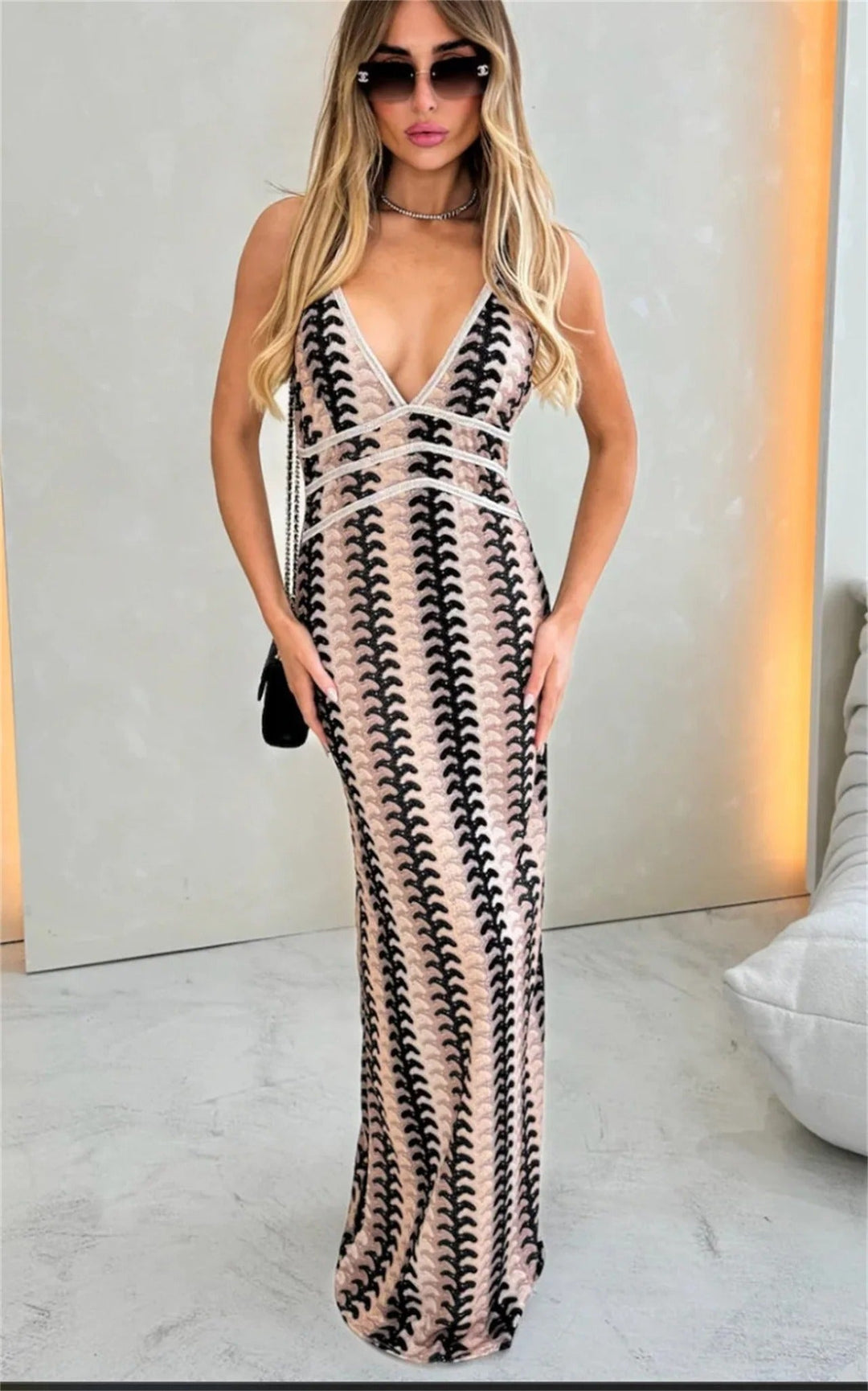 Amelie | Chic V-Neck Dress
